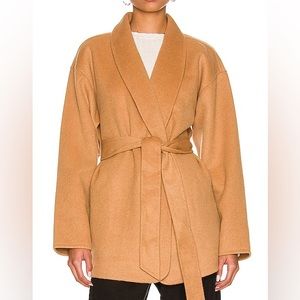 L’Academie camel coat